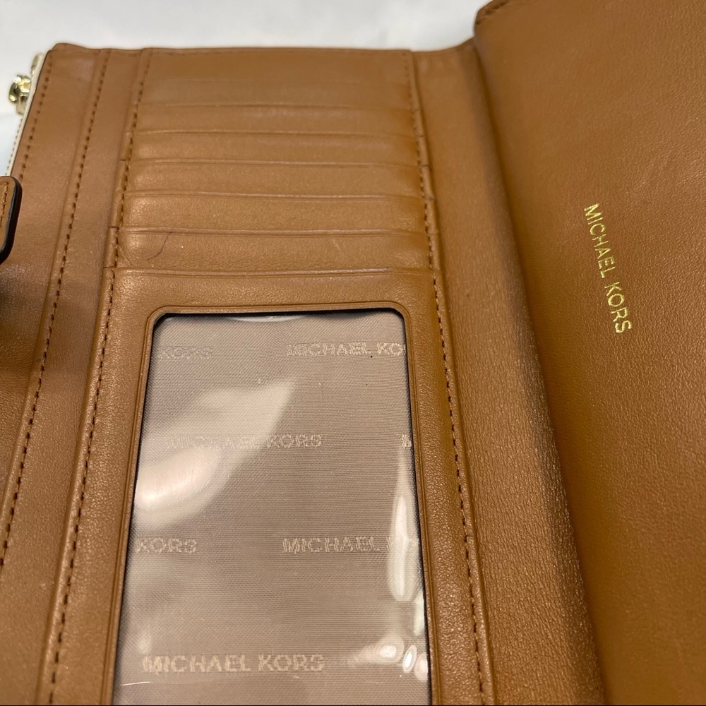 Michael Kors Double Zip Wallet with Cream Signature MK logo/print - Picture 5 of 10
